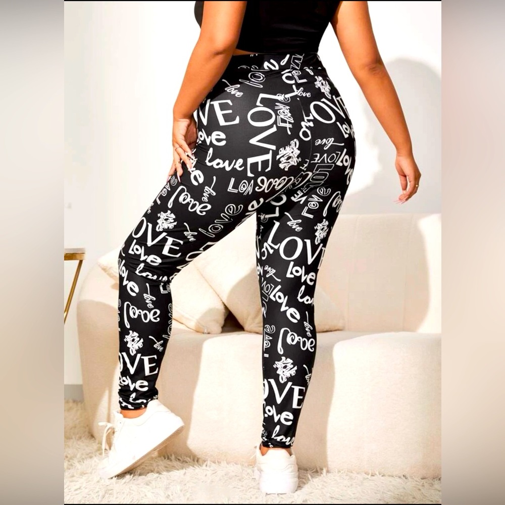 Plus Allover Letter Print High Waist Leggings